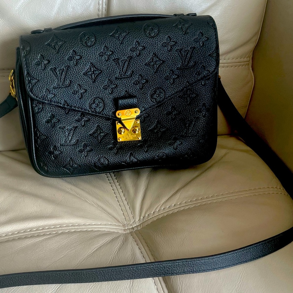 Louis Vuitton Pochette Métis - black leather